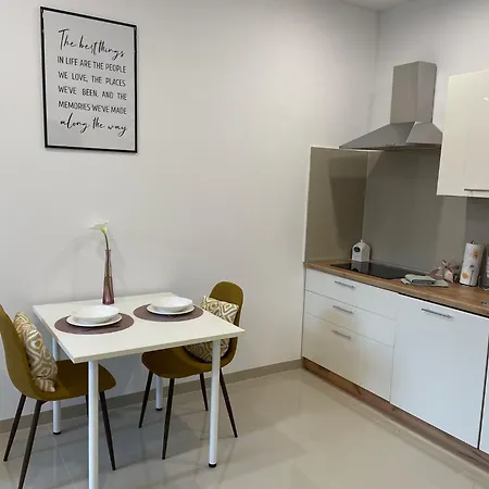 Glambyaj With Free Parking And Netflix Pula
