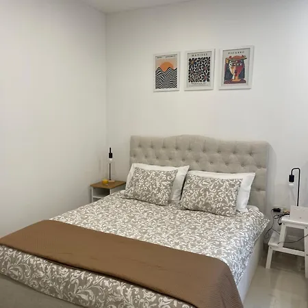 Glambyaj With Free Parking And Netflix * Pula