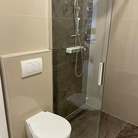 Glambyaj With Free Parking And Netflix Apartment *