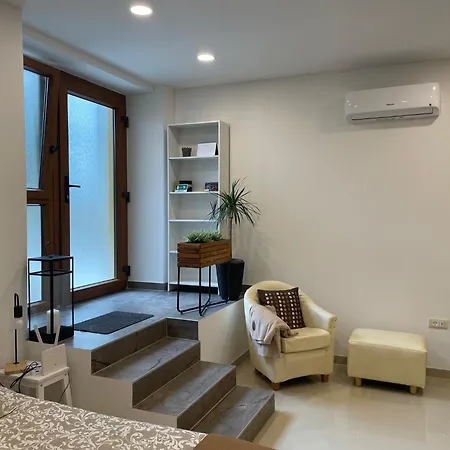 Glambyaj With Free Parking And Netflix * Pula