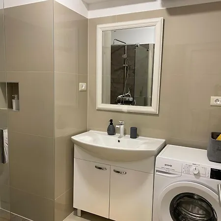 Apartment Glambyaj With Free Parking And Netflix *