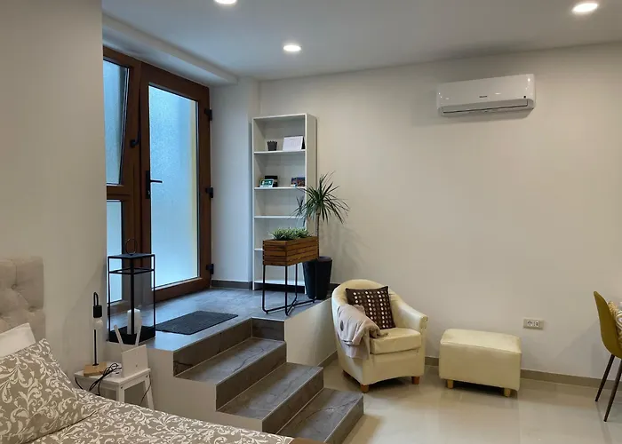Glambyaj With Free Parking And Netflix * Пула