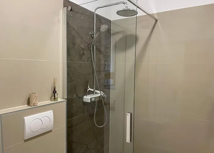 Апартаменти Glambyaj With Free Parking And Netflix