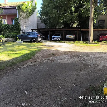 Glambyaj With Free Parking And Netflix