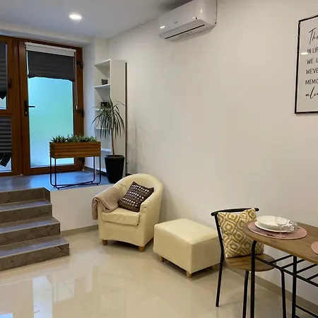 Glambyaj With Free Parking And Netflix דירה