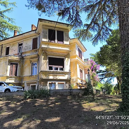 Glambyaj With Free Parking And Netflix * Pula