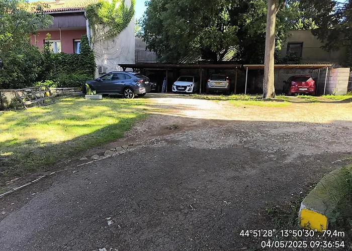 Glambyaj With Free Parking And Netflix