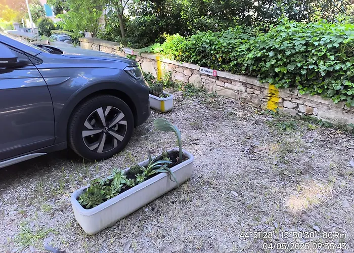 Glambyaj With Free Parking And Netflix Pula