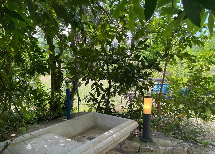 Glambyaj With Free Parking And Netflix Pola